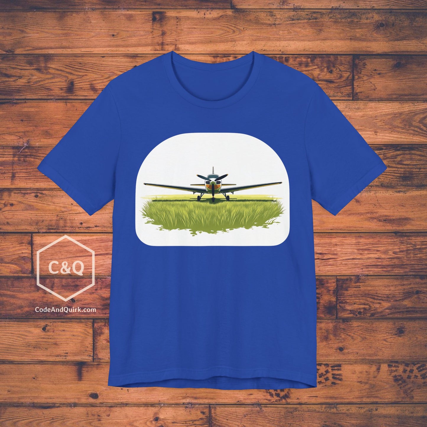 Head-on view of a single-prop GA plane on a grass airfield - aviation fan's T-Shirt