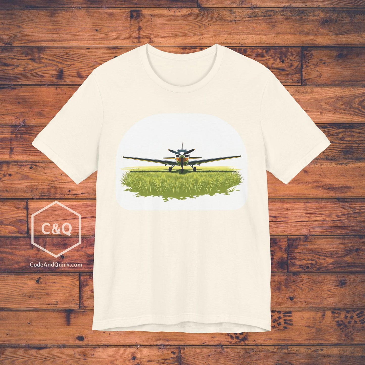 Head-on view of a single-prop GA plane on a grass airfield - aviation fan's T-Shirt