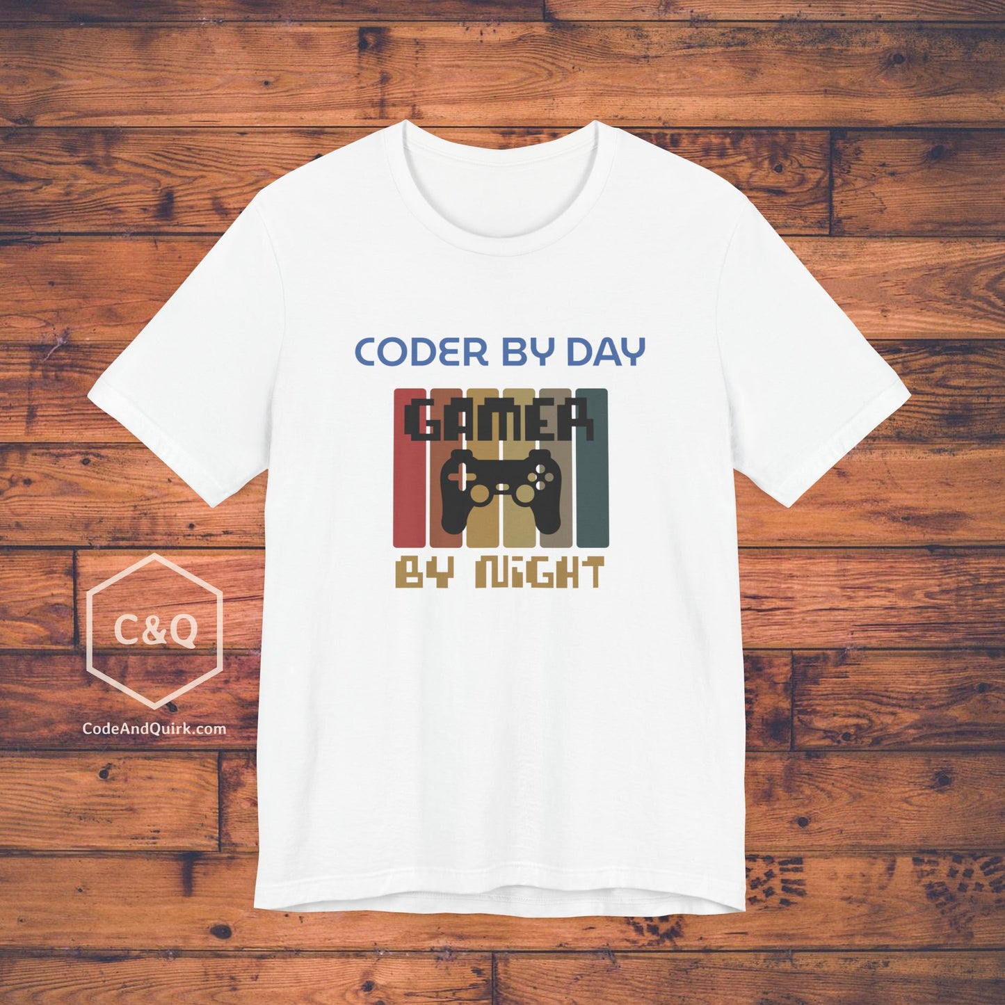 Coder by day, Gamer by night - geeky T-Shirt with retro design